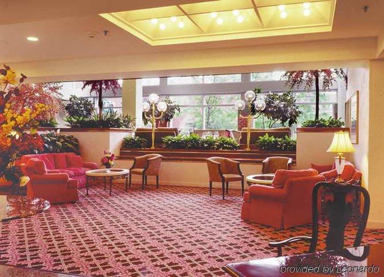 Umass Lowell Inn And Conference Center Interior photo