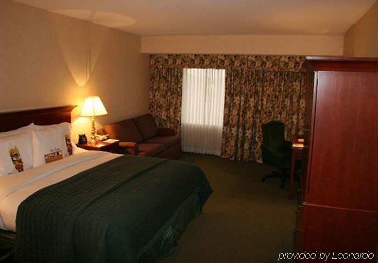 Umass Lowell Inn And Conference Center Room photo